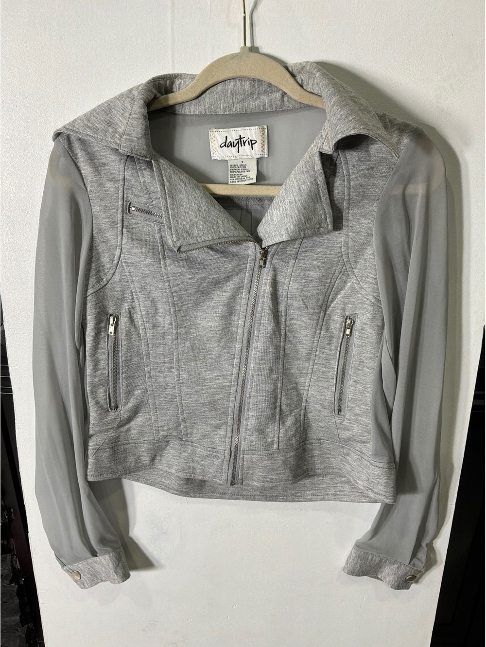 Daytrip gray cropped zip jacket size small